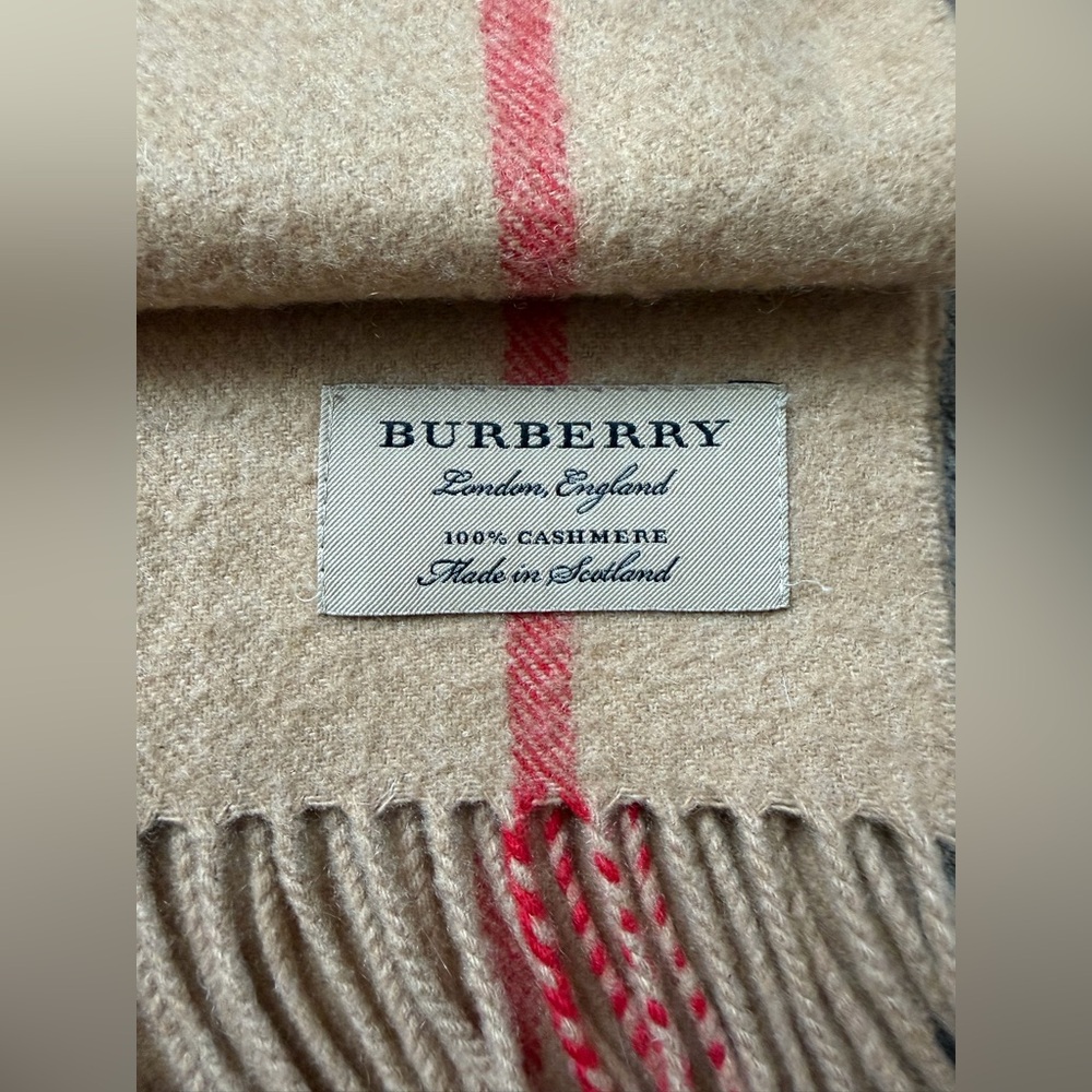 Burberry AUTHENTIC Beige and Black Checkered cashmere Scarf⭐️ - Picture 8 of 16